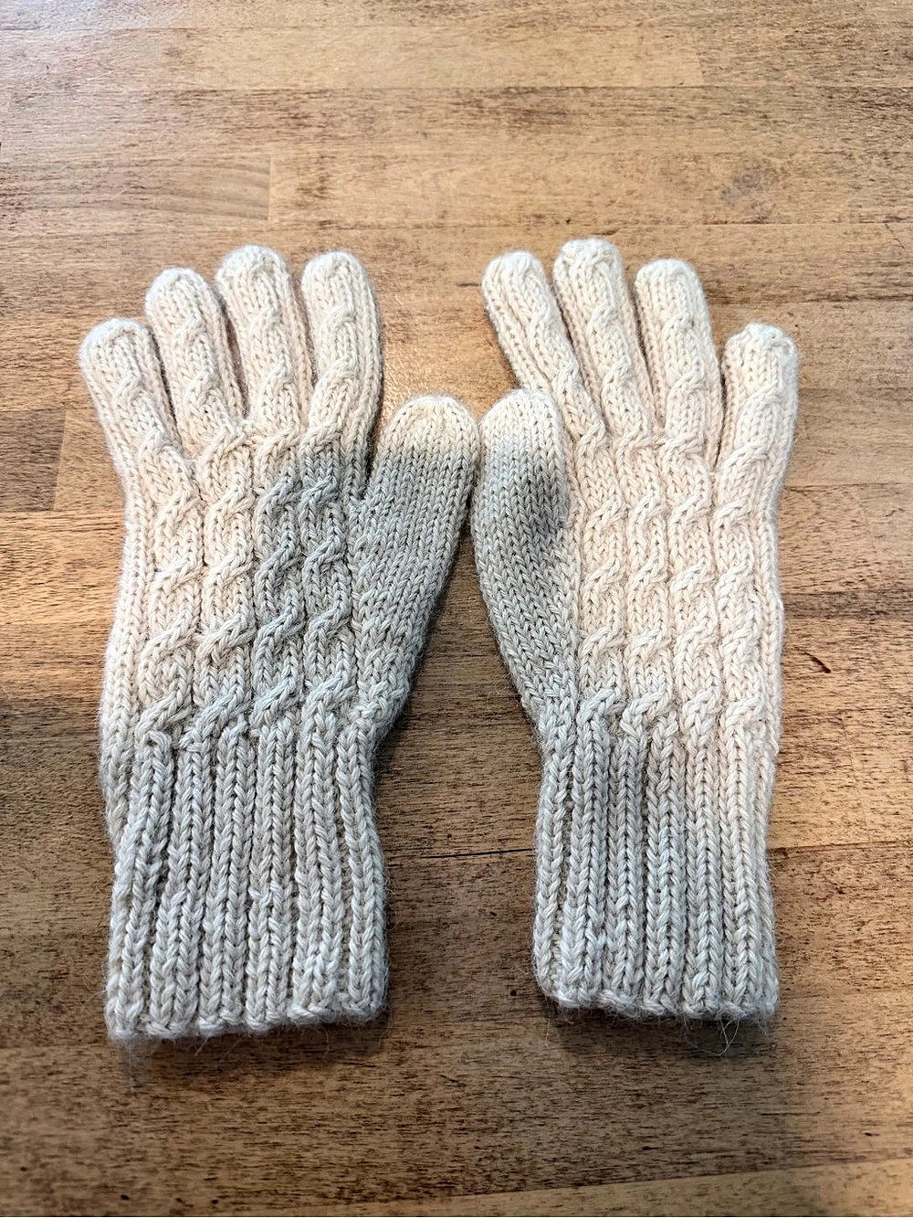 Alpaca Cable Knit Gloves in Cream